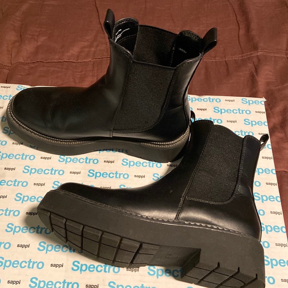 Black Booties. Euc - image 4